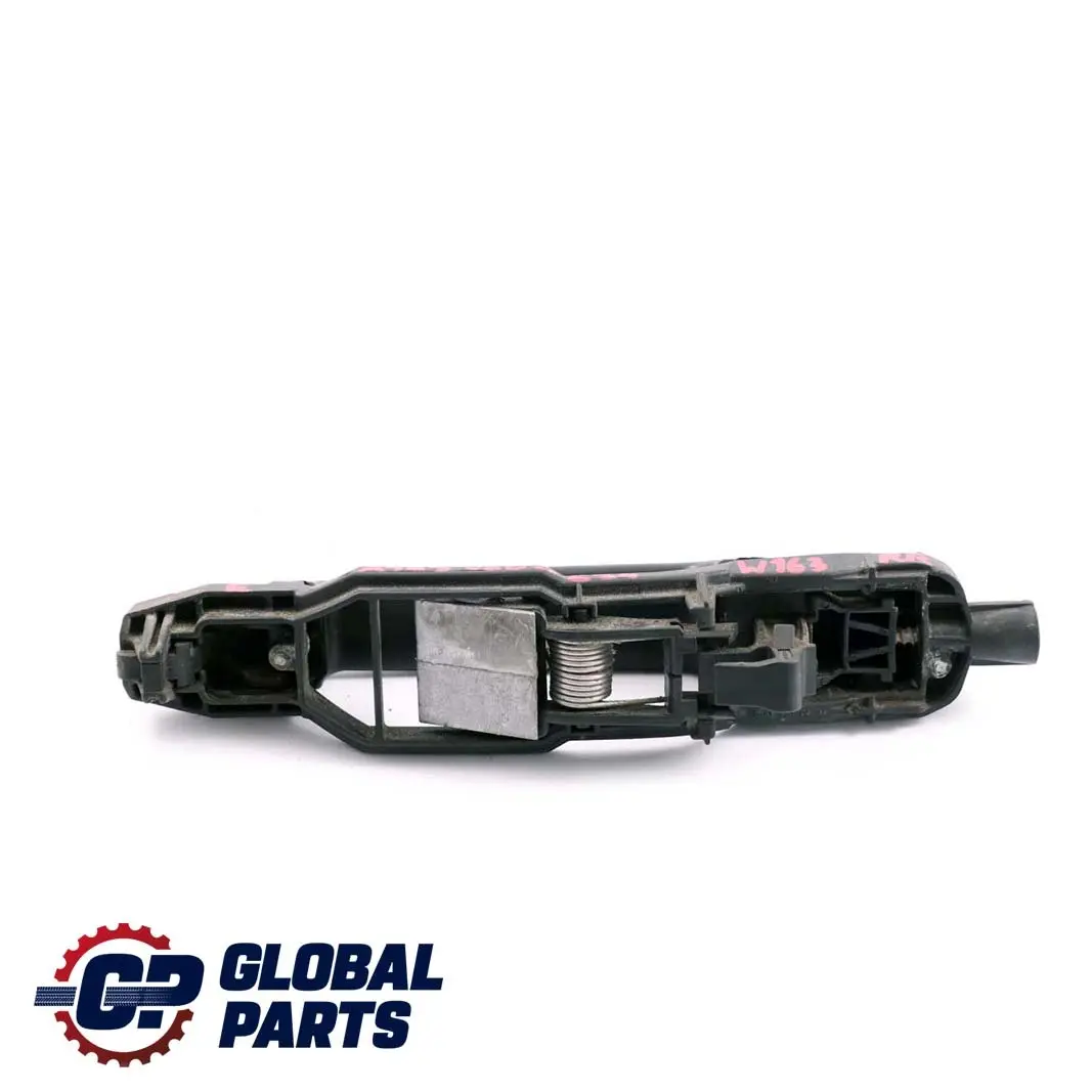 Tirador Puerta Trasera Derecha Negro Imprimado para Mercedes M ML W163 con número de pieza A1637600634 Mercedes M ML W163 Tirador Puerta Trasera Derecha Negro Imprimado - SKU A1637600634 - Número de pieza A1637600634