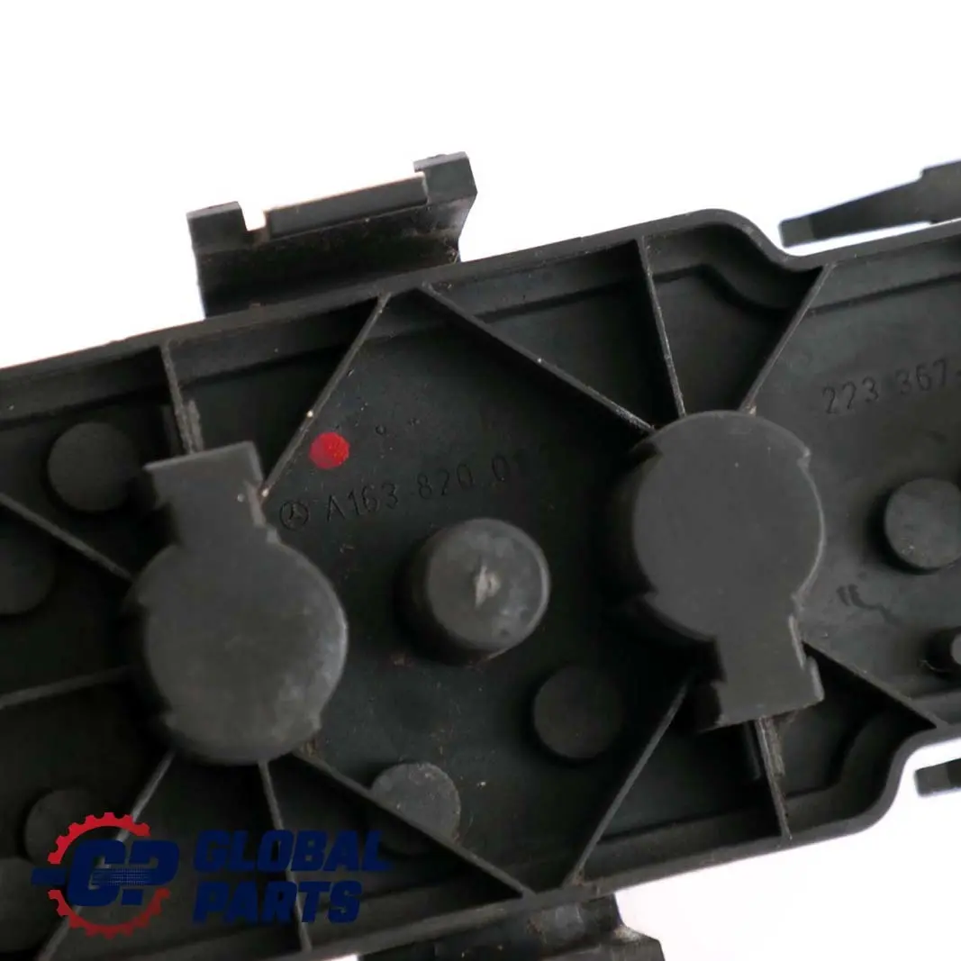 Mercedes-benz M ML W163 Feux Arriere Responsables de la Lampe Point pour à propos du numéro de pièce A1638200177 Mercedes-benz M ML W163 Feux Arriere Responsables de la Lampe Point - SKU A1638200177 - Numéro de pièce A1638200177