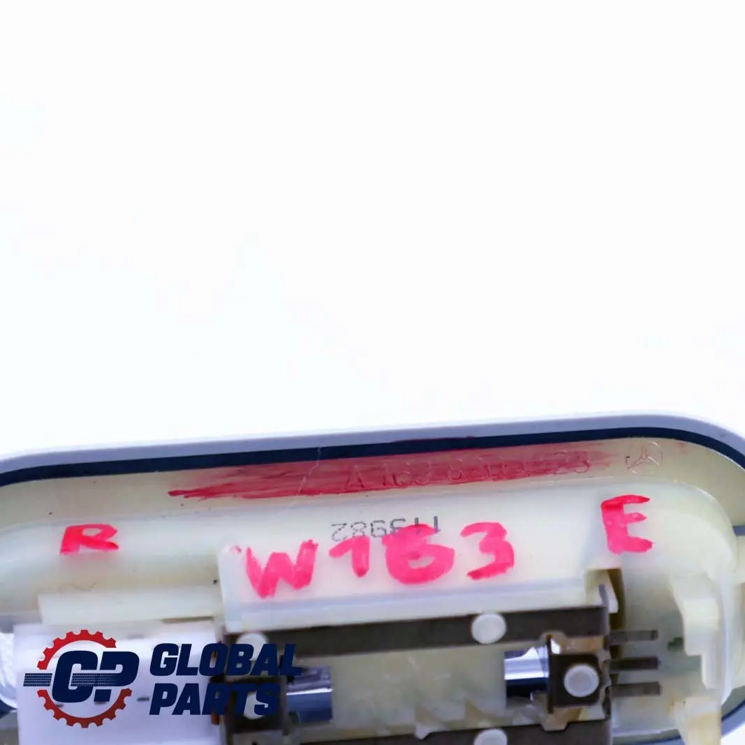 Classe M ML W163 Luce interna posteriore tetto destro O/S per Mercedes con numero di parte A1638201623 Mercedes Classe M ML W163 Luce interna posteriore tetto destro O/S - SKU A1638201623 - Numero di parte A1638201623