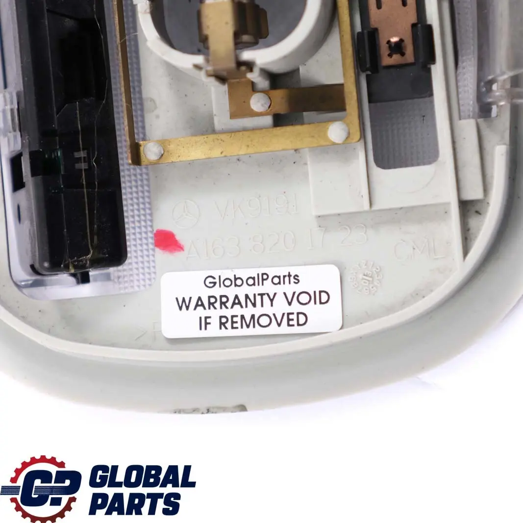 Mercedes-Benz M ML W163 Iluminacion interior trasera del techo Luz para con número de pieza A1638201723 Mercedes-Benz M ML W163 Iluminacion interior trasera del techo Luz - SKU A1638201723 - Número de pieza A1638201723