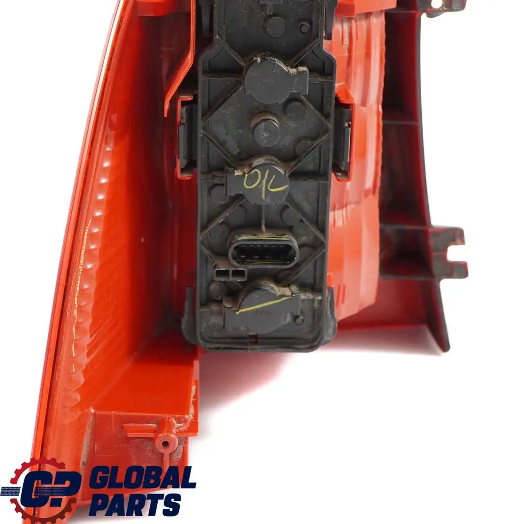 Lampa Tylna Prawa Tył Prawy do Mercedes W163 o numerze A1638202064 Mercedes W163 Lampa Tylna Prawa Tył Prawy - SKU A1638202064 - Numer Części A1638202064