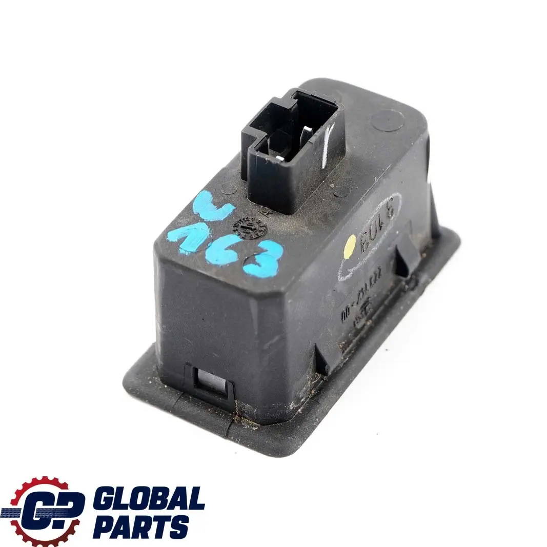 Luminaire eclairage Interieur de Porte pour Mercedes ML W163 à propos du numéro de pièce A1638202401 Mercedes ML W163 Luminaire eclairage Interieur de Porte - SKU A1638202401 - Numéro de pièce A1638202401