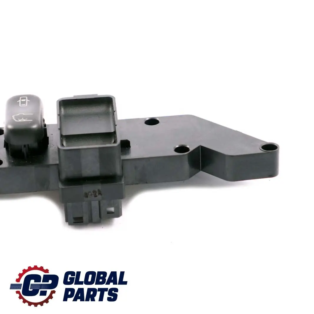 Przełącznik Oświetlenia Wnętrza do Mercedes ML W163 o numerze A1638203610 Mercedes ML W163 Przełącznik Oświetlenia Wnętrza - SKU A1638203610 - Numer Części A1638203610