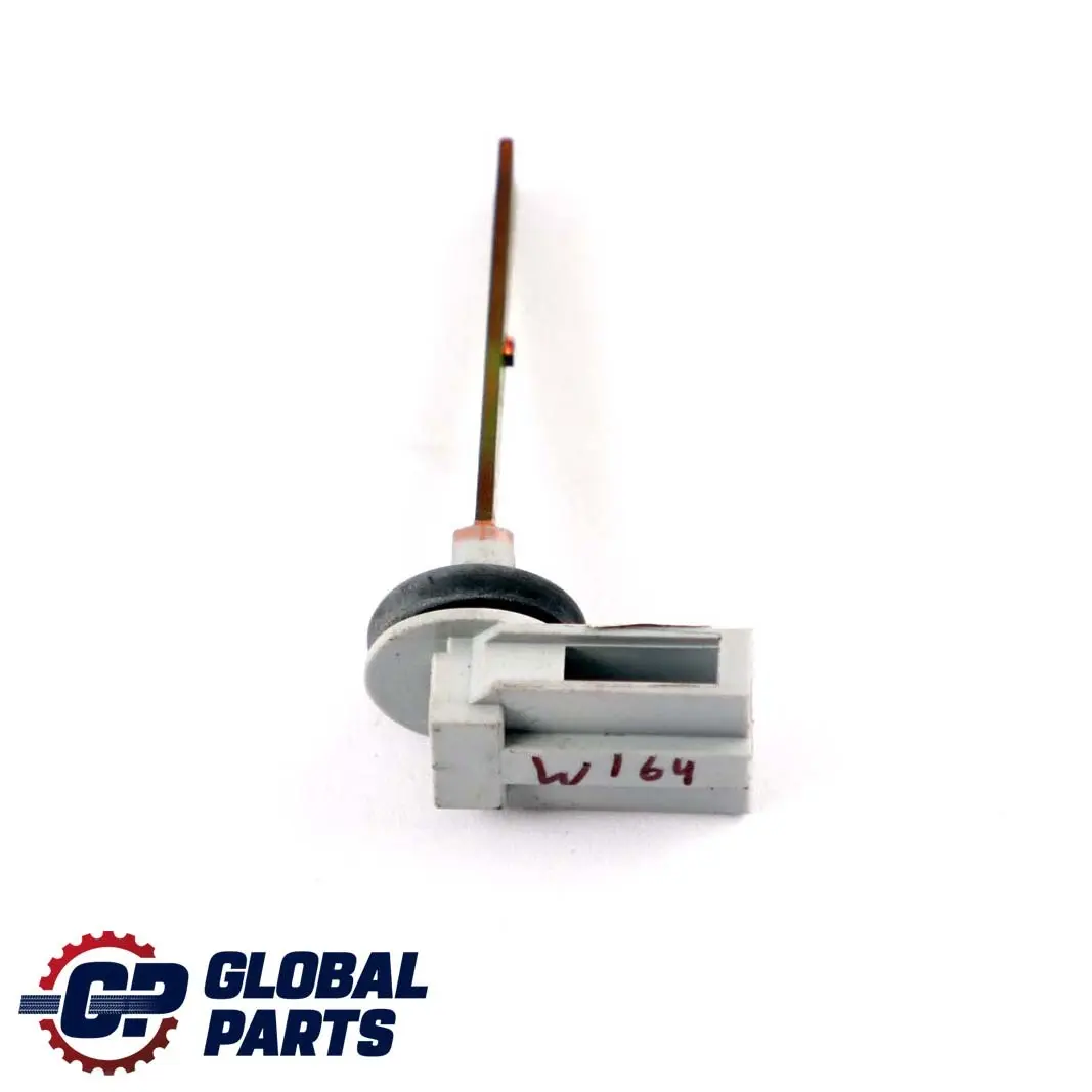 Sensor temperatura conducto aire calefactor para Mercedes W163 W164 W251 con número de pieza A1638300272 Mercedes W163 W164 W251 Sensor temperatura conducto aire calefactor - SKU A1638300272 - Número de pieza A1638300272