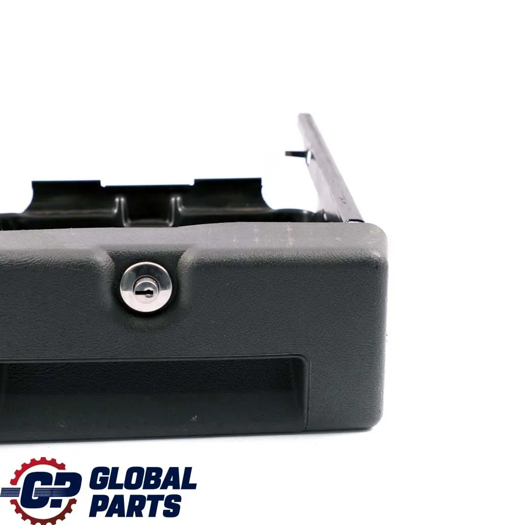 Caja Fuerte con Cerradura Asiento Delantero Portaequipajes Negro para Mercedes W163 con número de pieza A1638400702 Mercedes W163 Caja Fuerte con Cerradura Asiento Delantero Portaequipajes Negro - SKU A1638400702 - Número de pieza A1638400702