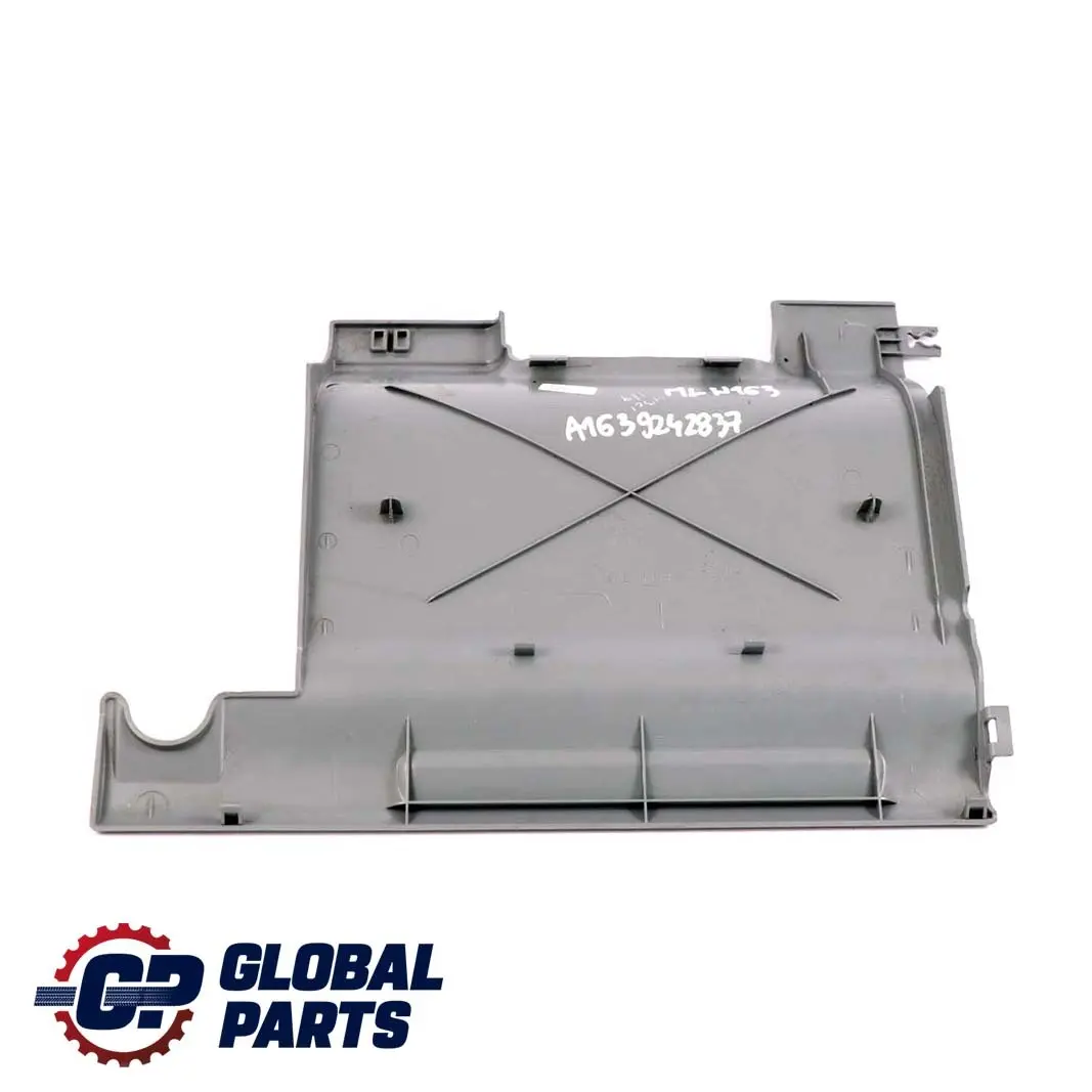 Prawa Osłona Siedzenia Tył Szara do Mercedes ML W163 o numerze A1639242837 Mercedes ML W163 Prawa Osłona Siedzenia Tył Szara - SKU A1639242837 - Numer Części A1639242837
