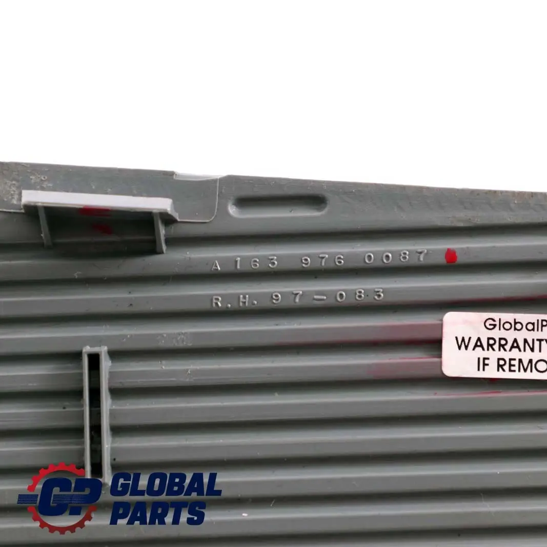 Abdeckplatte Fußstützenverkleidung für Mercedes ML W163 mit Teilenummer A1639760087 Mercedes ML W163 Abdeckplatte Fußstützenverkleidung - SKU A1639760087 - Teilenummer A1639760087