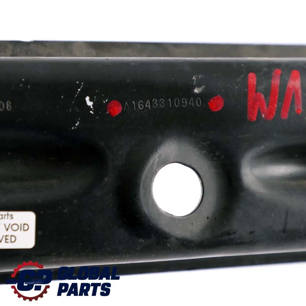 Support de Passage Roue Avant Gauche pour Mercedes W164 à propos du numéro de pièce A1643310940 Mercedes W164 Support de Passage Roue Avant Gauche - SKU A1643310940 - Numéro de pièce A1643310940