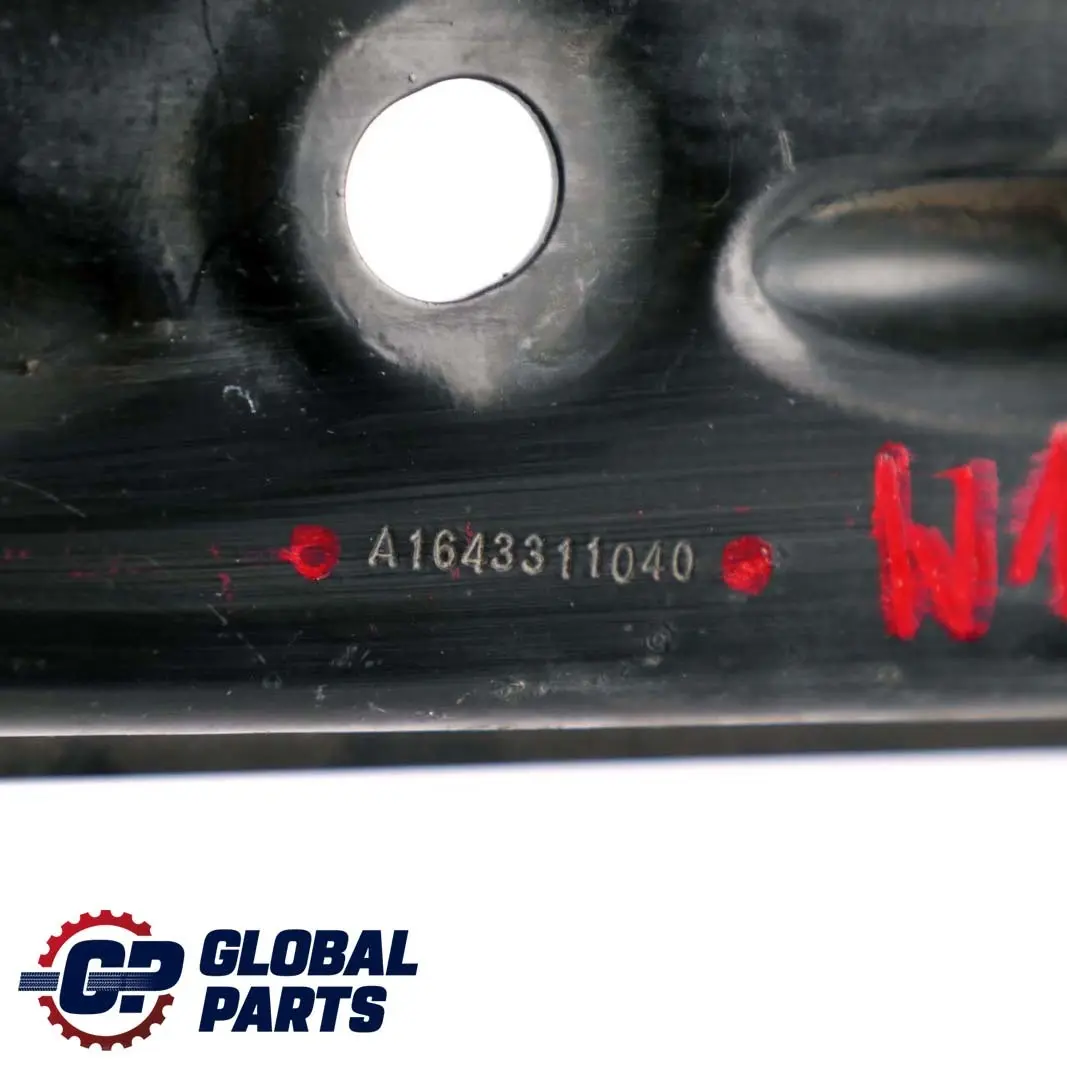 Classe M ML W164 Staffa passaruota anteriore destra per Mercedes con numero di parte A1643311040 Mercedes Classe M ML W164 Staffa passaruota anteriore destra - SKU A1643311040 - Numero di parte A1643311040