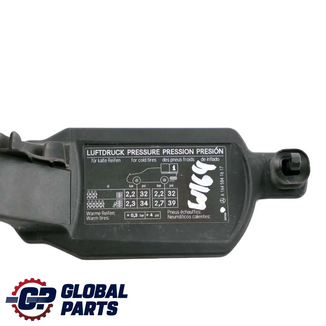 Mercedes W164 Tapa del depósito de combustible Flap Carrier Cap - SKU A1646300767 - Número de pieza A1646300767