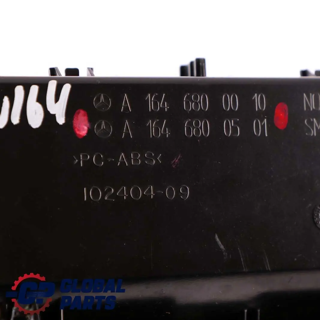 Vassoio per alloggiamento console centrale per Mercedes W164 con numero di parte A1646800010 Mercedes W164 Vassoio per alloggiamento console centrale - SKU A1646800010 - Numero di parte A1646800010