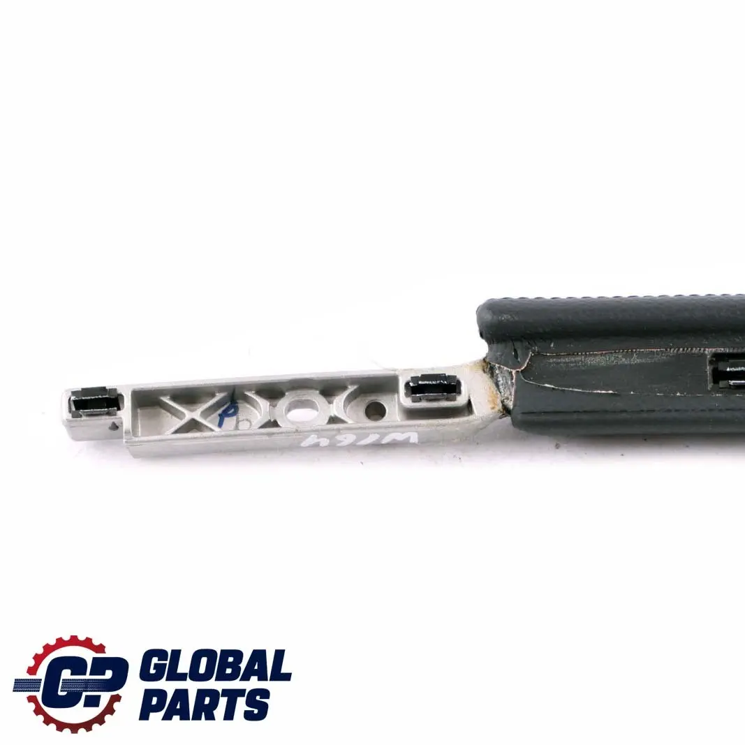 Mercedes-Benz ML W164 Poignée intérieure gauche Console centrale pour à propos du numéro de pièce A1646800170 Mercedes-Benz ML W164 Poignée intérieure gauche Console centrale - SKU A1646800170 - Numéro de pièce A1646800170