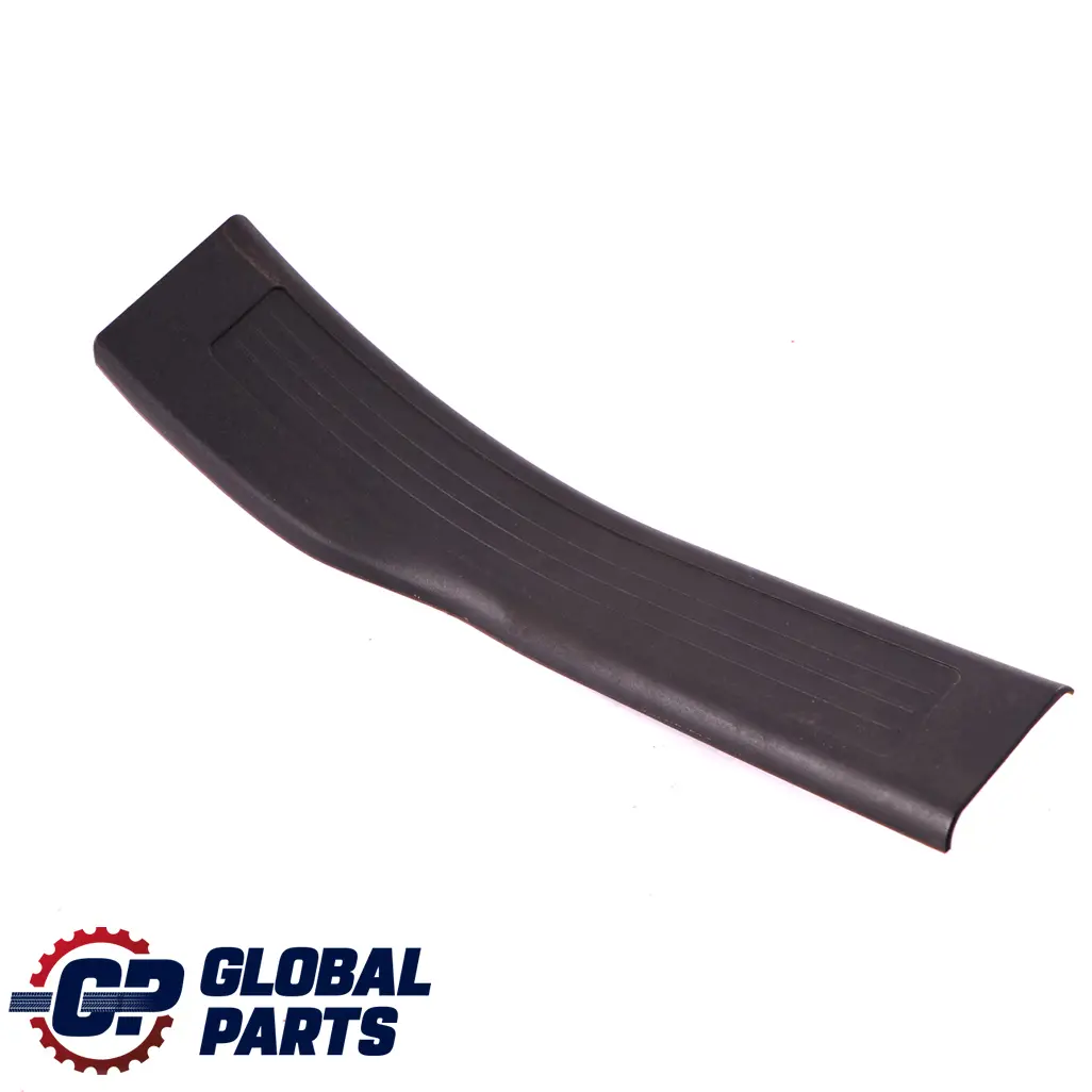 Cache garniture poussée traverse arrière gauche pour Mercedes W164 à propos du numéro de pièce A1646801135 Mercedes W164 Cache garniture poussée traverse arrière gauche - SKU A1646801135 - Numéro de pièce A1646801135