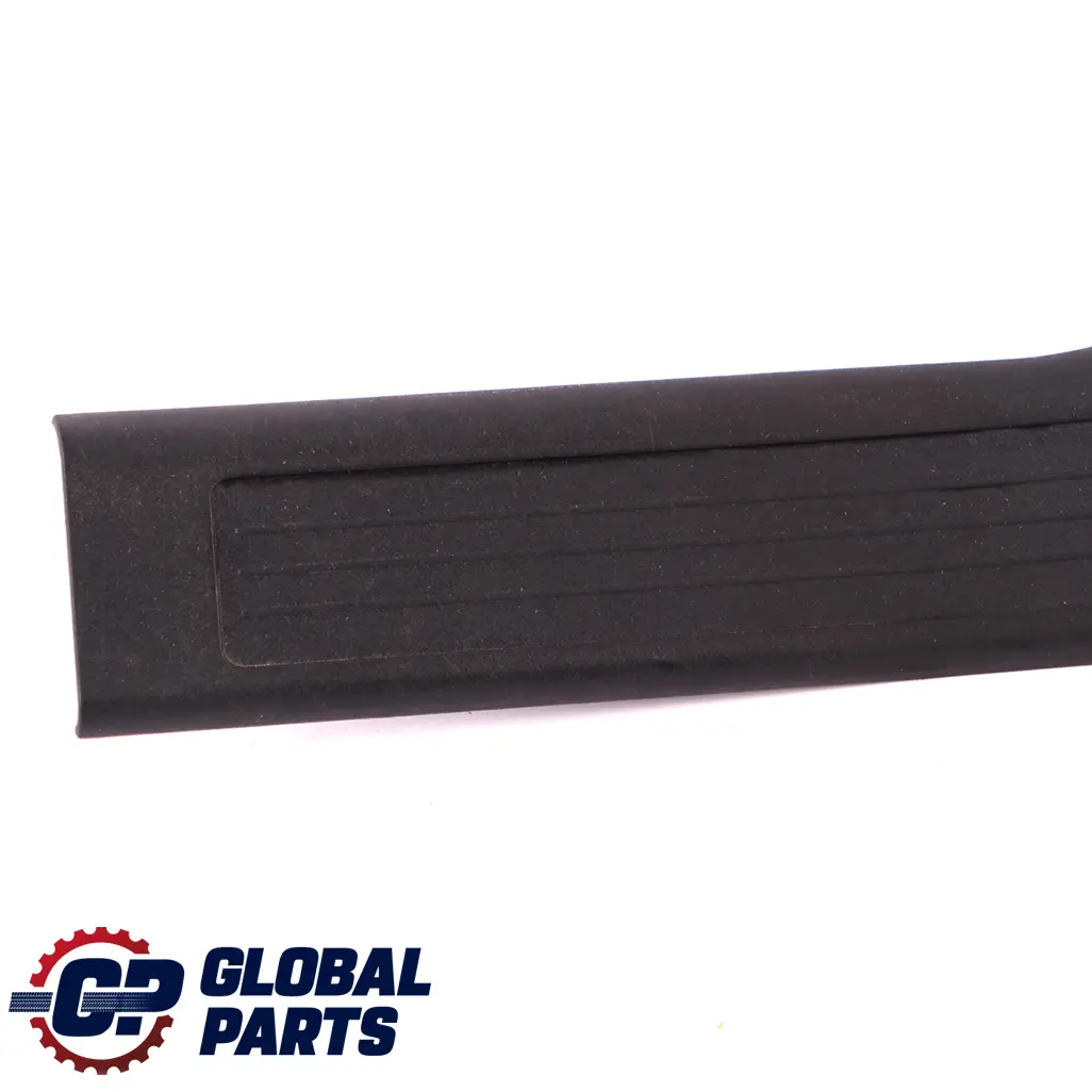 Cache garniture poussée traverse arrière gauche pour Mercedes W164 à propos du numéro de pièce A1646801135 Mercedes W164 Cache garniture poussée traverse arrière gauche - SKU A1646801135 - Numéro de pièce A1646801135