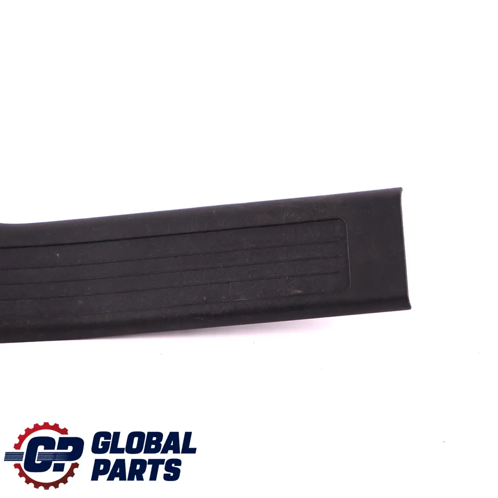 Cache garniture panneau poussée rail arrière droit pour Mercedes ML W164 à propos du numéro de pièce A1646801235 Mercedes ML W164 Cache garniture panneau poussée rail arrière droit - SKU A1646801235 - Numéro de pièce A1646801235