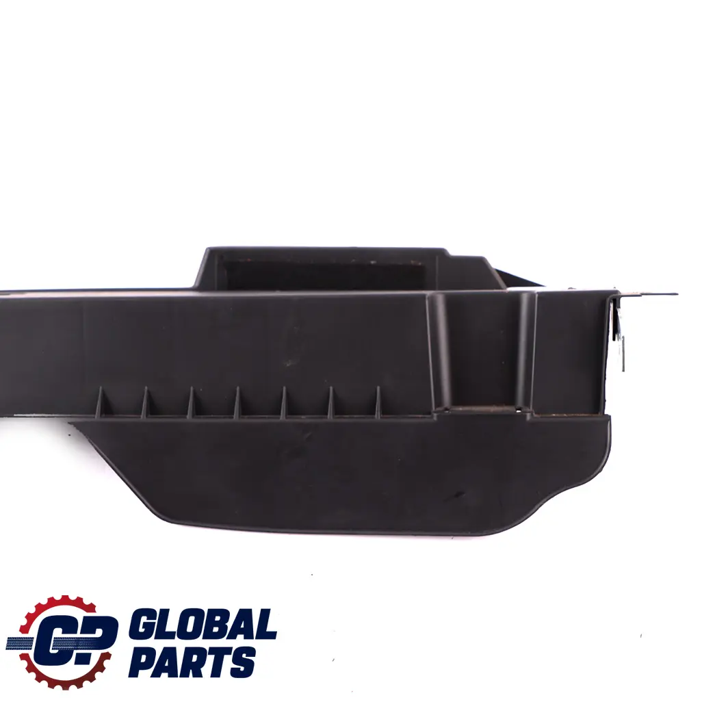 Cache panneau d'habillage rail plancher coffre arrière droit pour Mercedes ML W164 à propos du numéro de pièce A1646801831 Mercedes ML W164 Cache panneau d'habillage rail plancher coffre arrière droit - SKU A1646801831 - Numéro de pièce A1646801831