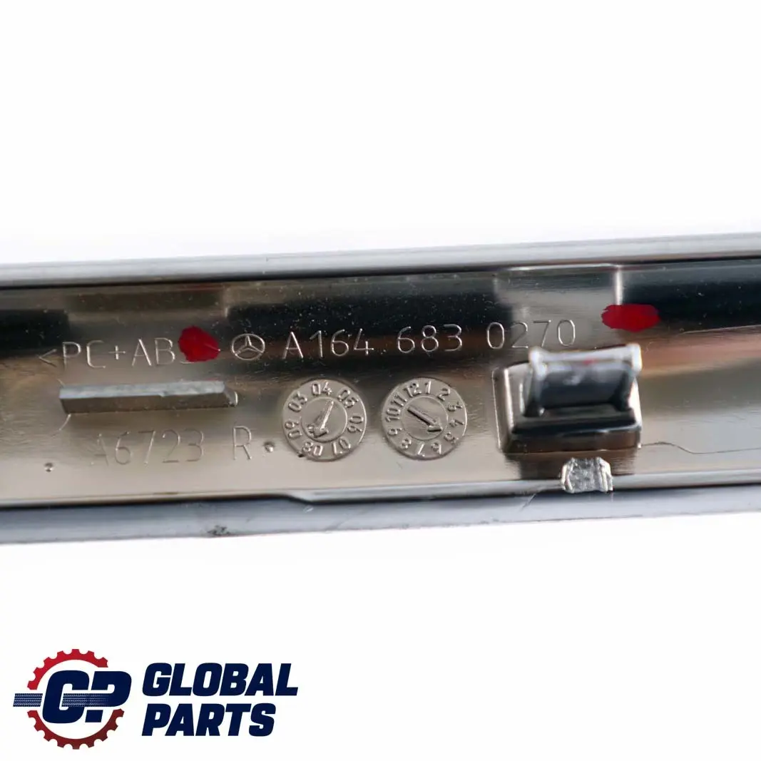 Listwa Tunelu Środkowego Prawo Srebrna do Mercedes W164 o numerze A1646830270 Mercedes W164 Listwa Tunelu Środkowego Prawo Srebrna - SKU A1646830270 - Numer Części A1646830270