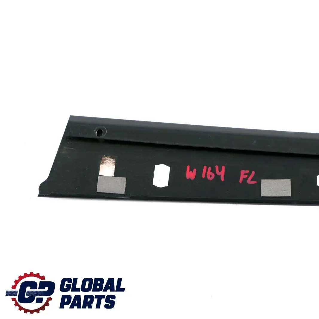 Mercedes W164 Cadre fenêtre Couvercle montant B Porte avant gauche - SKU A1646900087 - Numéro de pièce A1646900087