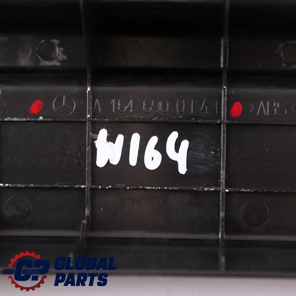  Mercedes-Benz W164 Portabagagli caricamento Sill Edge Trim Nero - SKU A1646900141 - Numero di parte A1646900141
