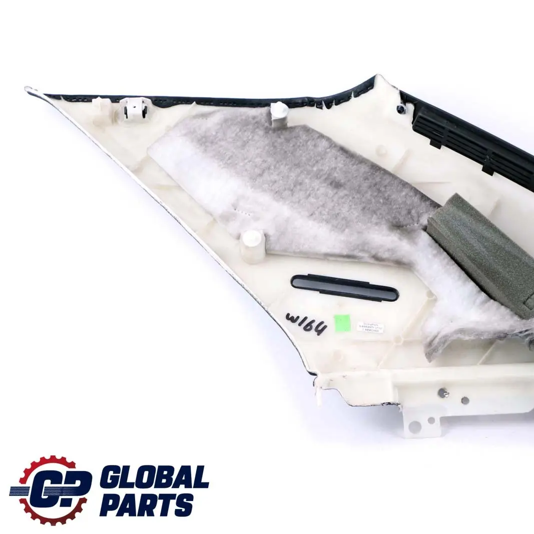 Panel Cubrepilares Trasero C Maletero Izquierdo Negro para Mercedes W164 con número de pieza A1646901925 Mercedes W164 Panel Cubrepilares Trasero C Maletero Izquierdo Negro - SKU A1646901925 - Número de pieza A1646901925