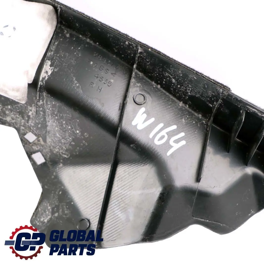 Trasero Derecho Lateral Tronco Interior Tapa Panel Embellecedor para Mercedes W164 con número de pieza A1646902825 Mercedes W164 Trasero Derecho Lateral Tronco Interior Tapa Panel Embellecedor - SKU A1646902825 - Número de pieza A1646902825