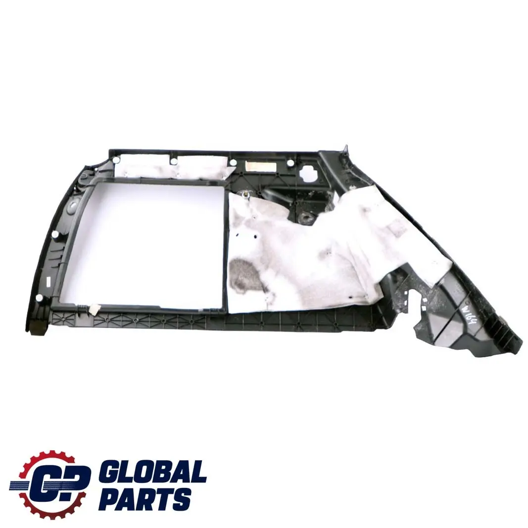 Posteriore destro Laterale Baule Interno Copertura Pannello Trim per Mercedes W164 con numero di parte A1646902825 Mercedes W164 Posteriore destro Laterale Baule Interno Copertura Pannello Trim - SKU A1646902825 - Numero di parte A1646902825