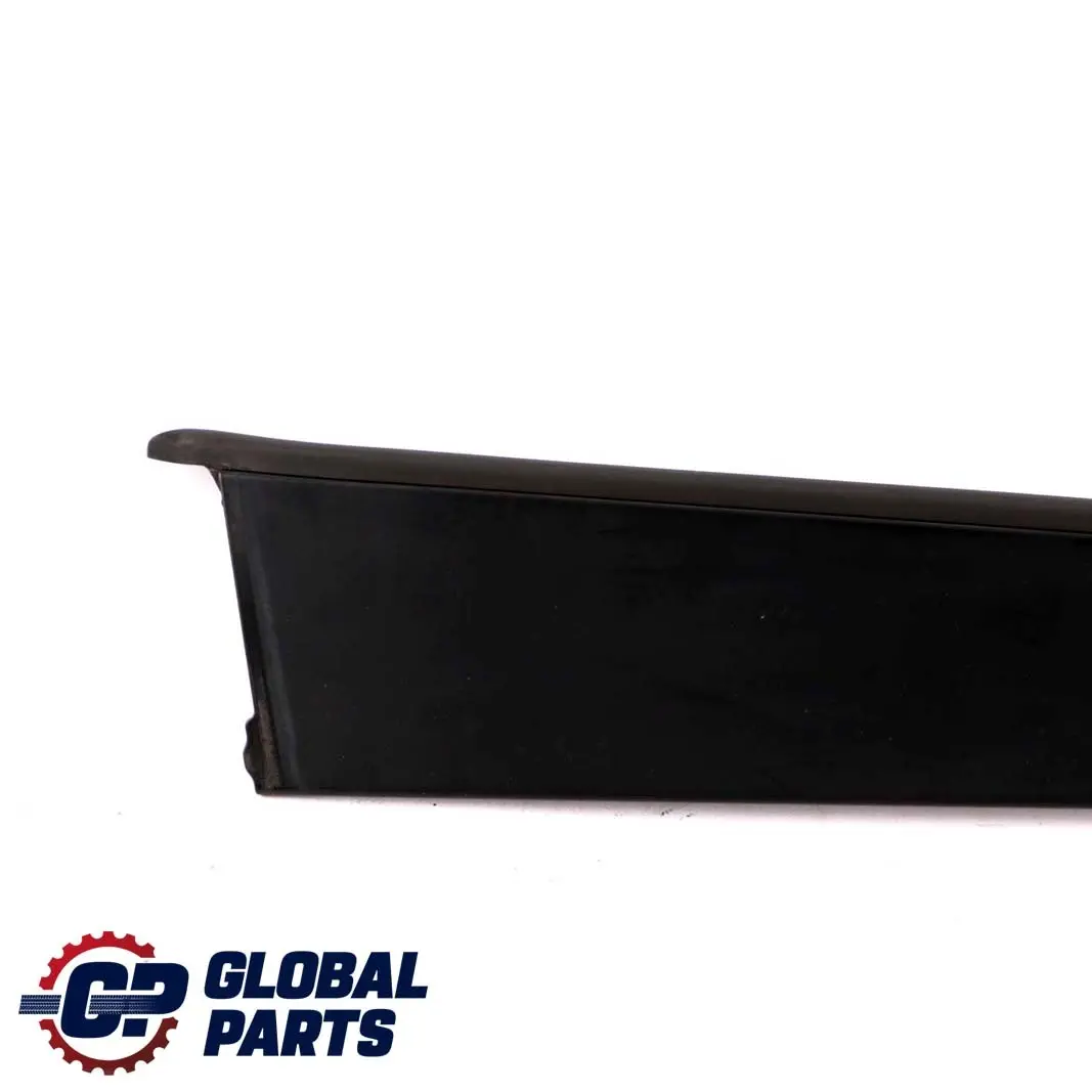 Cadre de Fenêtre Couvre Pilier Arrière Porte Gauche pour Mercedes W164 à propos du numéro de pièce A1646903587 Mercedes W164 Cadre de Fenêtre Couvre Pilier Arrière Porte Gauche - SKU A1646903587 - Numéro de pièce A1646903587