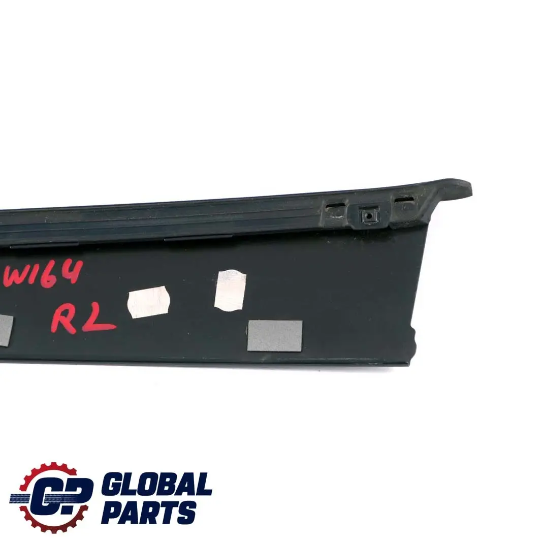 Mercedes W164 Cadre de Fenêtre Couvre Pilier Arrière Porte Gauche - SKU A1646903587 - Numéro de pièce A1646903587
