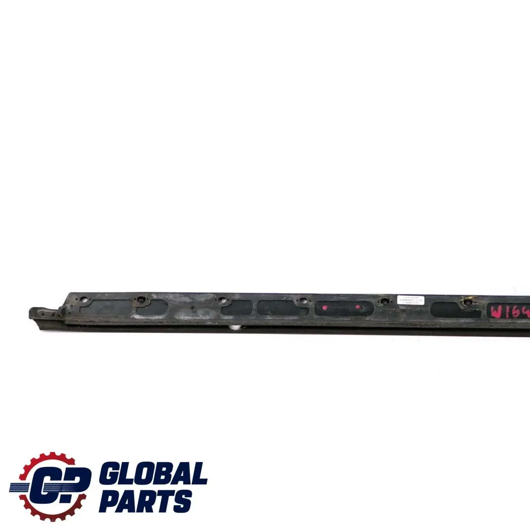 Mercedes-Benz M-Klasse ML W164 Türabdeckleiste Dichtung vorne links für mit Teilenummer A1646904762 Mercedes-Benz M-Klasse ML W164 Türabdeckleiste Dichtung vorne links - SKU A1646904762 - Teilenummer A1646904762