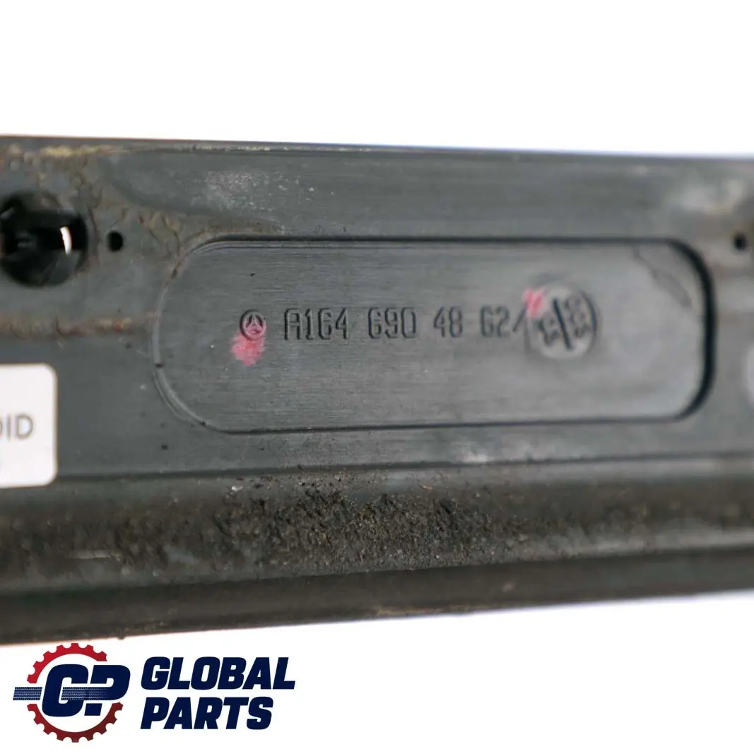 Mercedes W164 Coperchio Porta Striscia Guarnizione Anteriore Destra - SKU A1646904862 - Numero di parte A1646904862