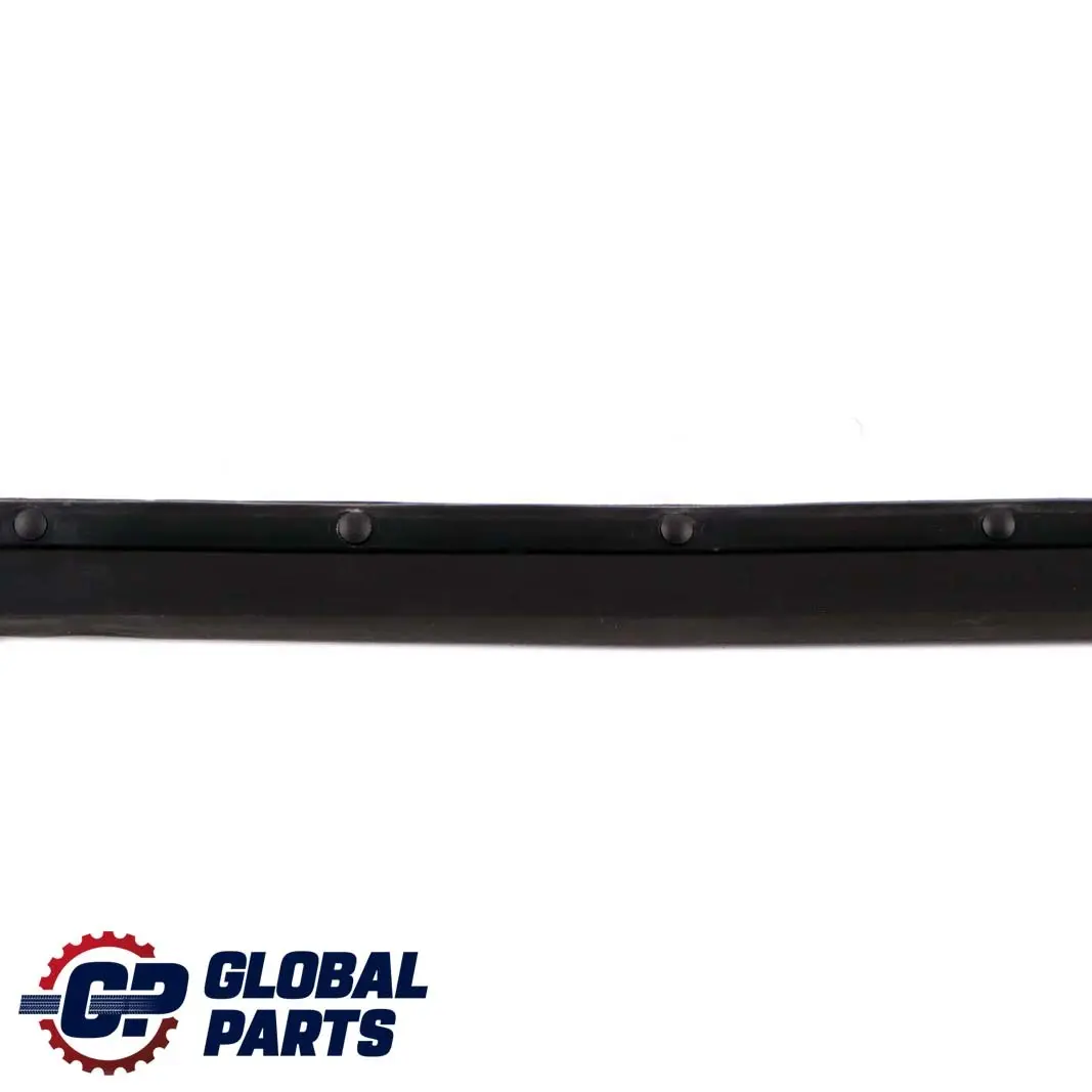 Coperchio Porta Striscia Posteriore Sinistra per Mercedes ML W164 con numero di parte A1646904962 Mercedes ML W164 Coperchio Porta Striscia Posteriore Sinistra - SKU A1646904962 - Numero di parte A1646904962