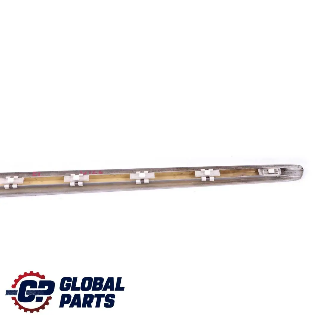 Moulure de porte avant gauche Iridium Bright Silver pour Mercedes ML W164 à propos du numéro de pièce A1646905162 Mercedes ML W164 Moulure de porte avant gauche Iridium Bright Silver - SKU A1646905162-IRS - Numéro de pièce A1646905162