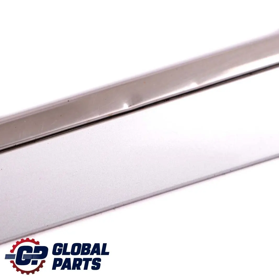 Puerta Delantera Izquierda Moldura Iridium Plata Brillante para Mercedes ML W164 con número de pieza A1646905162 Mercedes ML W164 Puerta Delantera Izquierda Moldura Iridium Plata Brillante - SKU A1646905162-IRS - Número de pieza A1646905162