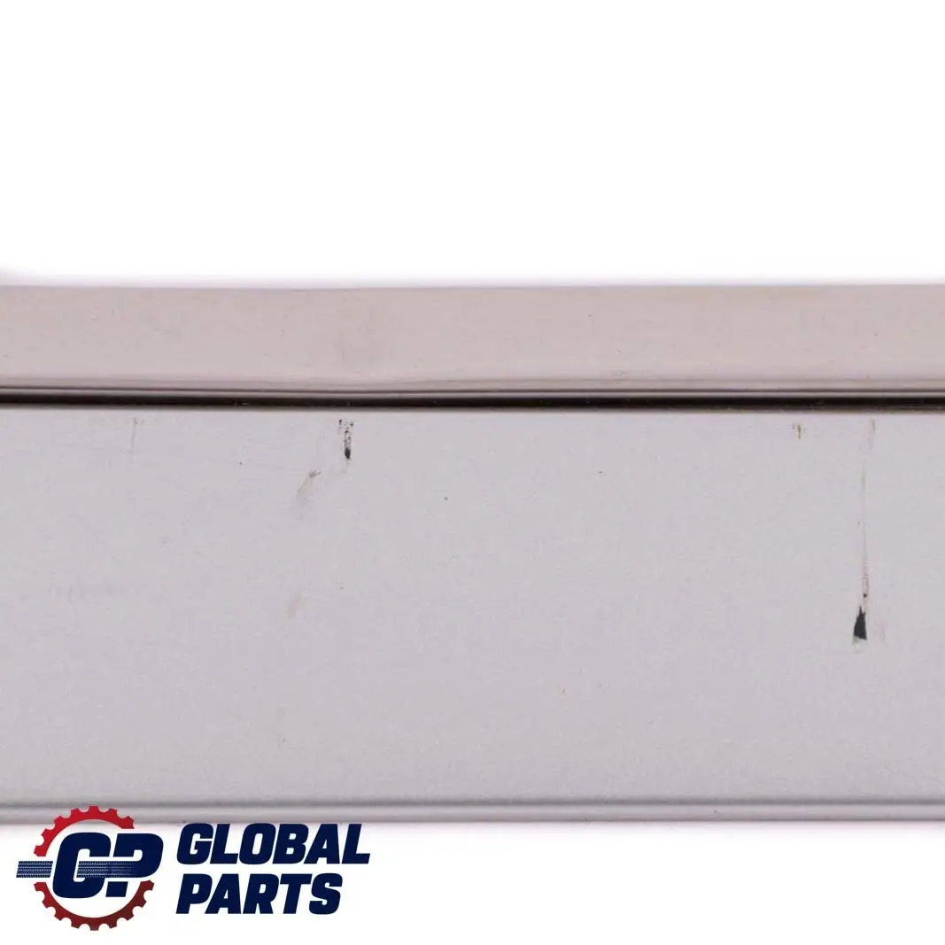 Striscia Modanatura Posteriore Destra Iridium Silver - 775 per Mercedes ML W164 con numero di parte A1646905462 Mercedes ML W164 Striscia Modanatura Posteriore Destra Iridium Silver - 775 - SKU A1646905462-IRS - Numero di parte A1646905462