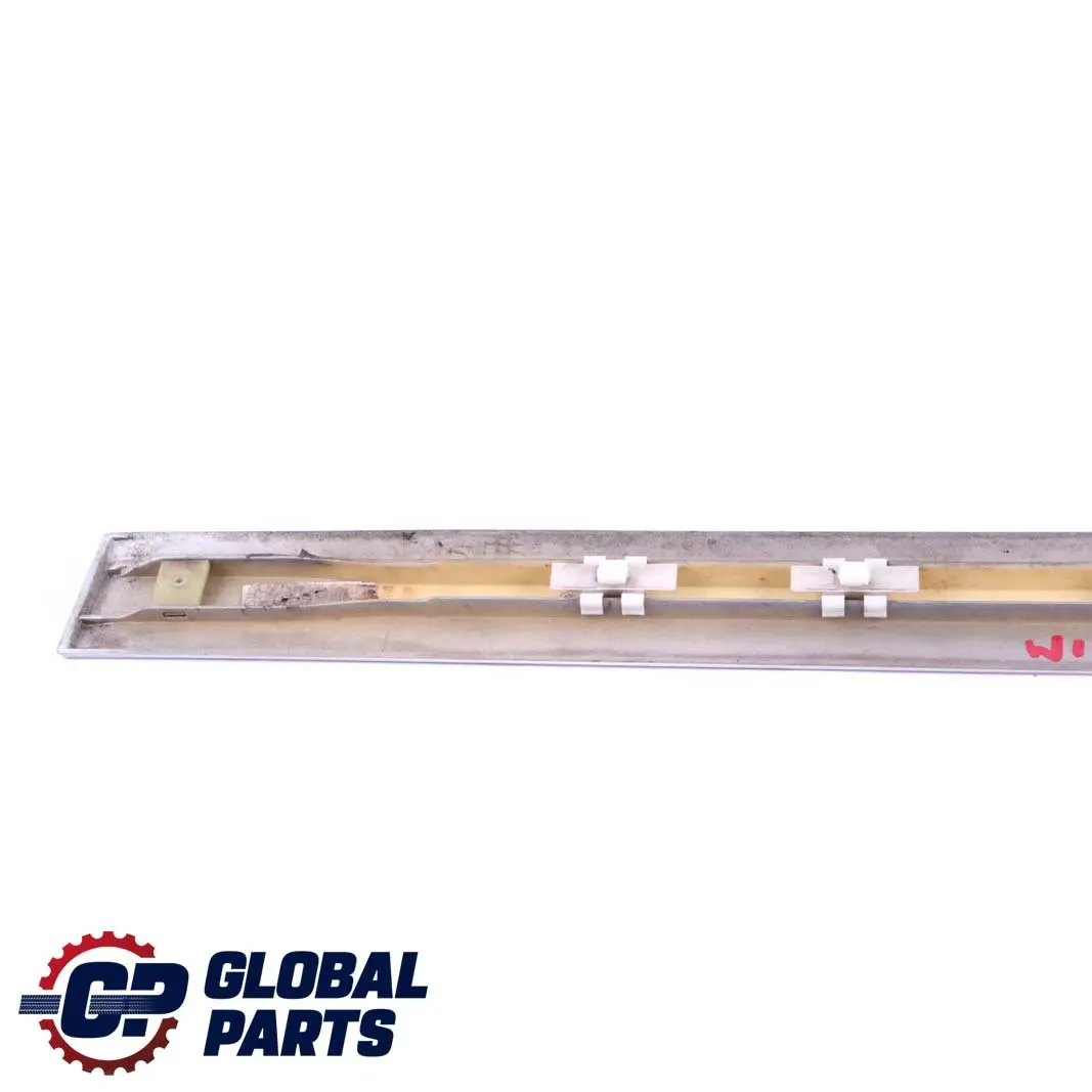 Striscia Modanatura Posteriore Destra Iridium Silver - 775 per Mercedes ML W164 con numero di parte A1646905462 Mercedes ML W164 Striscia Modanatura Posteriore Destra Iridium Silver - 775 - SKU A1646905462-IRS - Numero di parte A1646905462