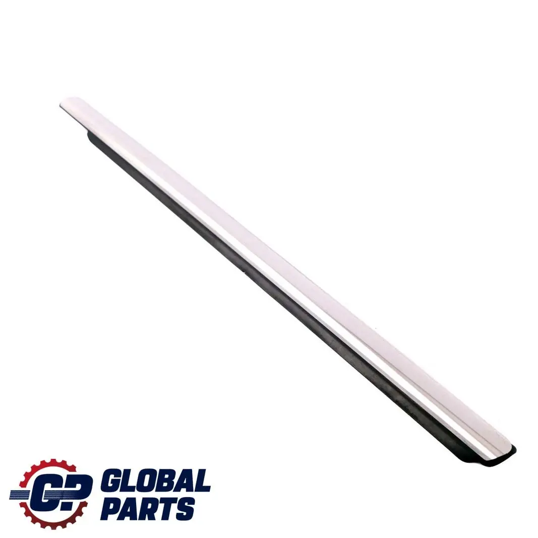 Finestrino anteriore Striscia inferiore Modanatura sinistra per Mercedes ML W164 con numero di parte A1646907580 Mercedes ML W164 Finestrino anteriore Striscia inferiore Modanatura sinistra - SKU A1646907580 - Numero di parte A1646907580