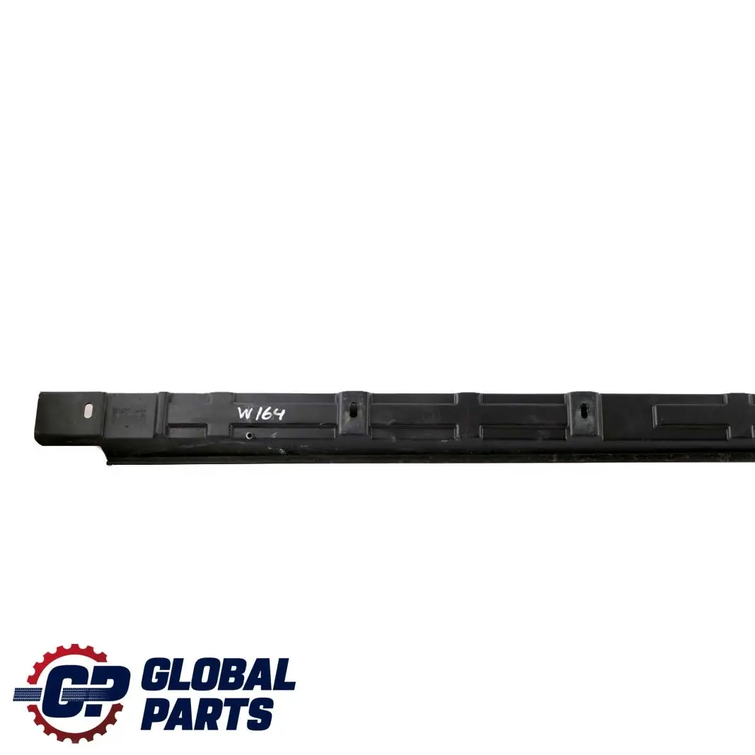 Mercedes W164 anteriore sinistra davanzale gradino ingresso copertura bordo - SKU A1646980930 - Numero di parte A1646980930