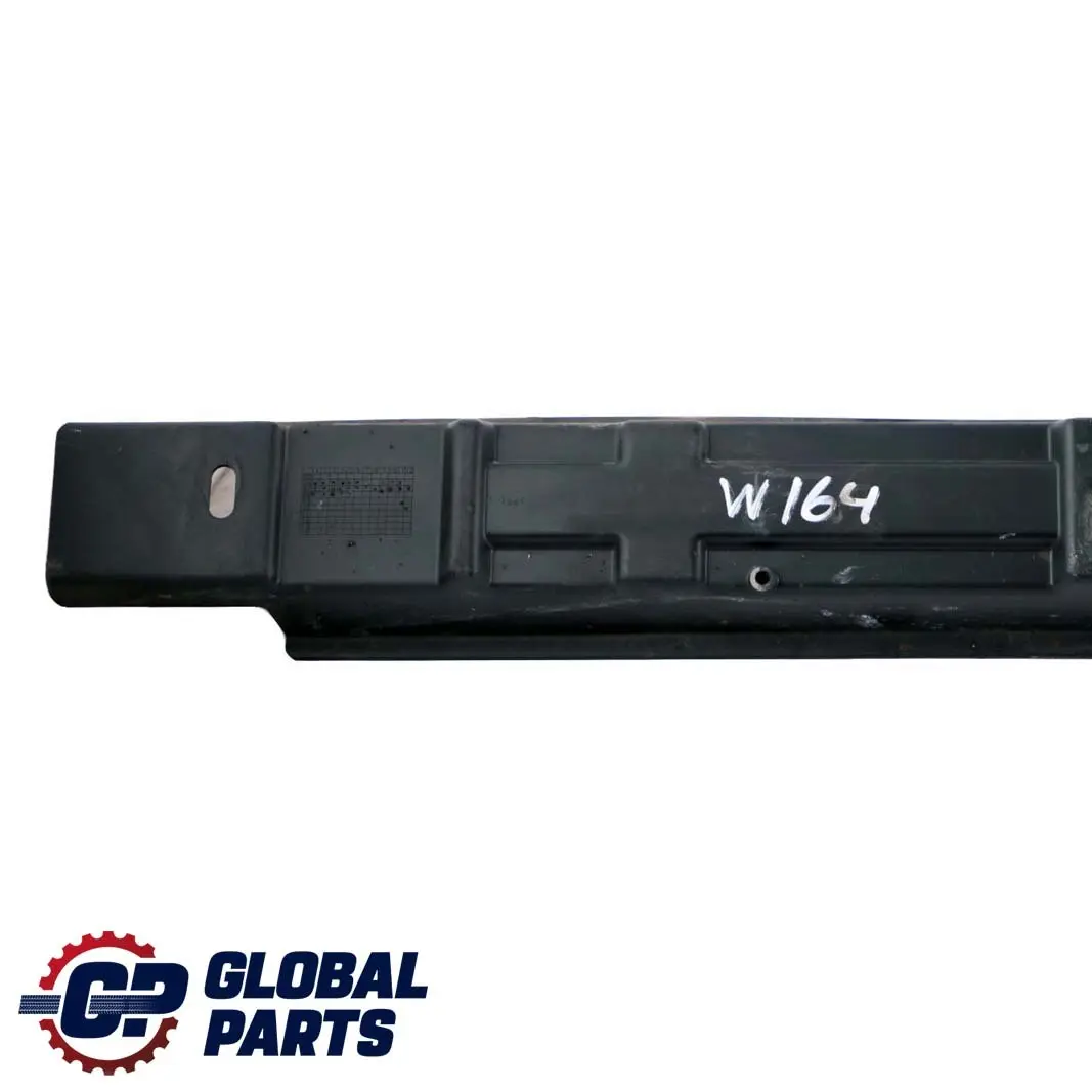 Mercedes W164 Frente Izquierda umbral puerta Paso Entrada Junta Cubierta Trim - SKU A1646980930 - Número de pieza A1646980930