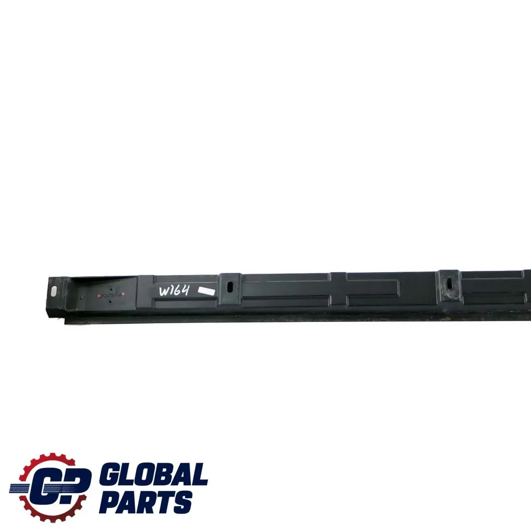 anteriore destra davanzale della porta gradino ingresso copertura per Mercedes W164 con numero di parte A1646981030 Mercedes W164 anteriore destra davanzale della porta gradino ingresso copertura - SKU A1646981030 - Numero di parte A1646981030