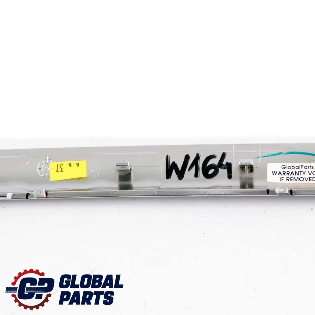  Mercedes-Benz ML GL W164 X164 Bande décorative de carte de porte avant argentée - SKU A1647200522 - Numéro de pièce A1647200522