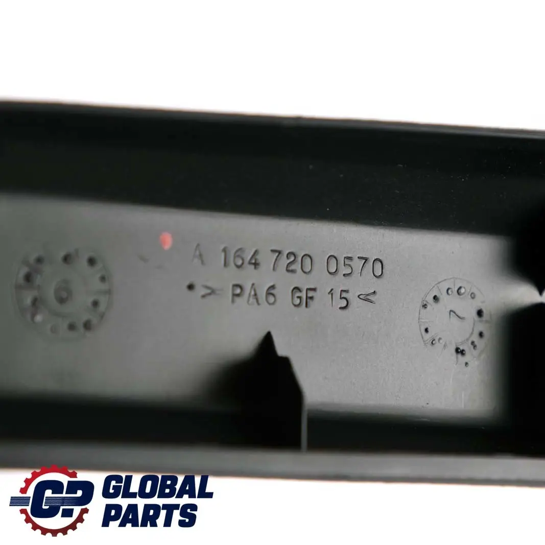 Cadre de Fenêtre de Porte Avant Gauche Couvercle pour Mercedes ML W164 à propos du numéro de pièce A1647200570 Mercedes ML W164 Cadre de Fenêtre de Porte Avant Gauche Couvercle - SKU A1647200570 - Numéro de pièce A1647200570