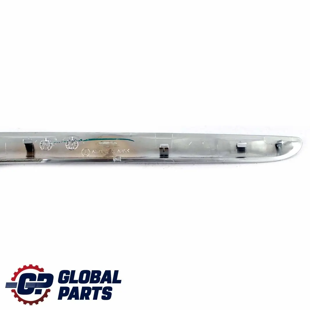 Scheda porta anteriore destra Striscia decorativa Argento per Mercedes ML GL W164 con numero di parte A1647200622 Mercedes ML GL W164 Scheda porta anteriore destra Striscia decorativa Argento - SKU A1647200622 - Numero di parte A1647200622