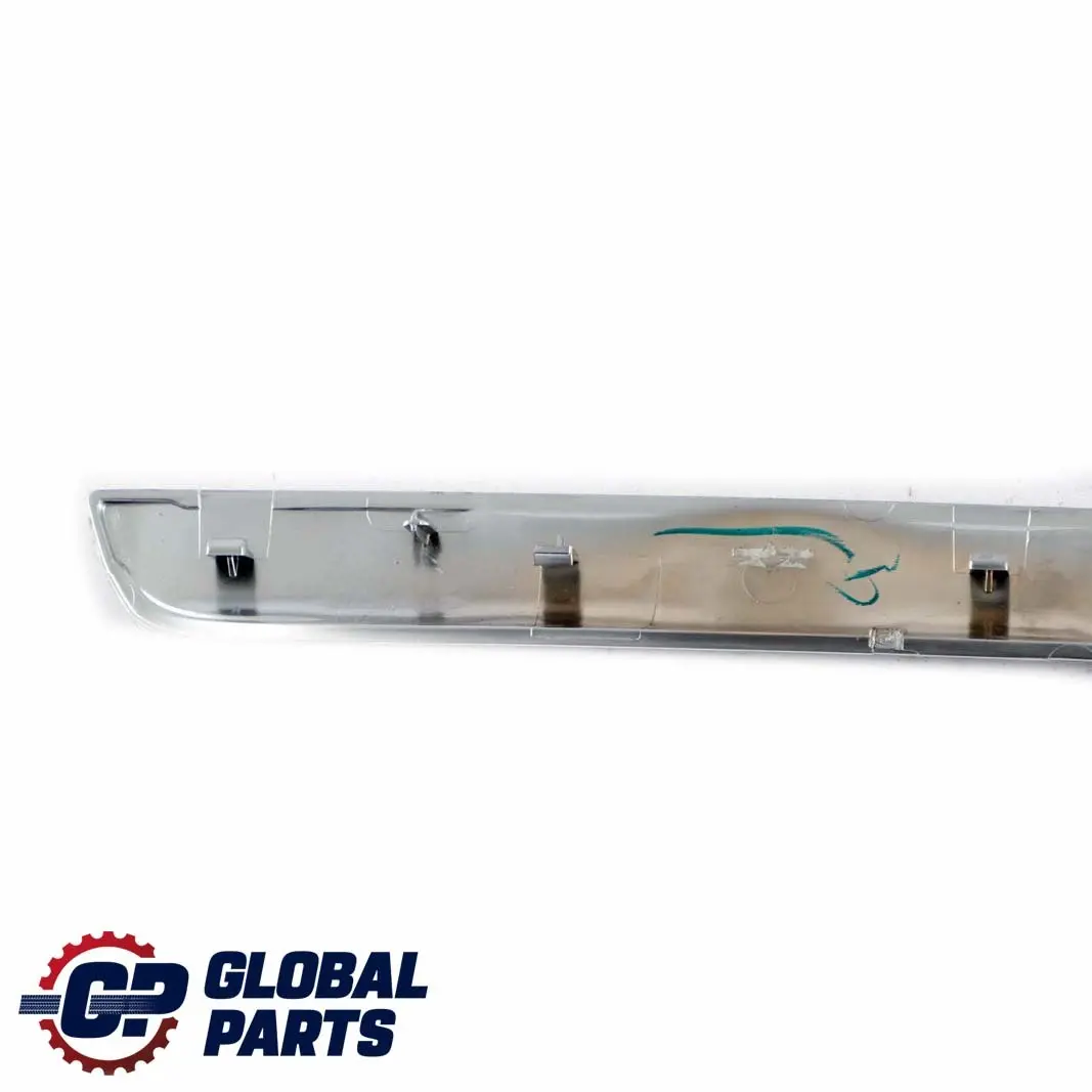 Scheda porta anteriore destra Striscia decorativa Argento per Mercedes ML GL W164 con numero di parte A1647200622 Mercedes ML GL W164 Scheda porta anteriore destra Striscia decorativa Argento - SKU A1647200622 - Numero di parte A1647200622