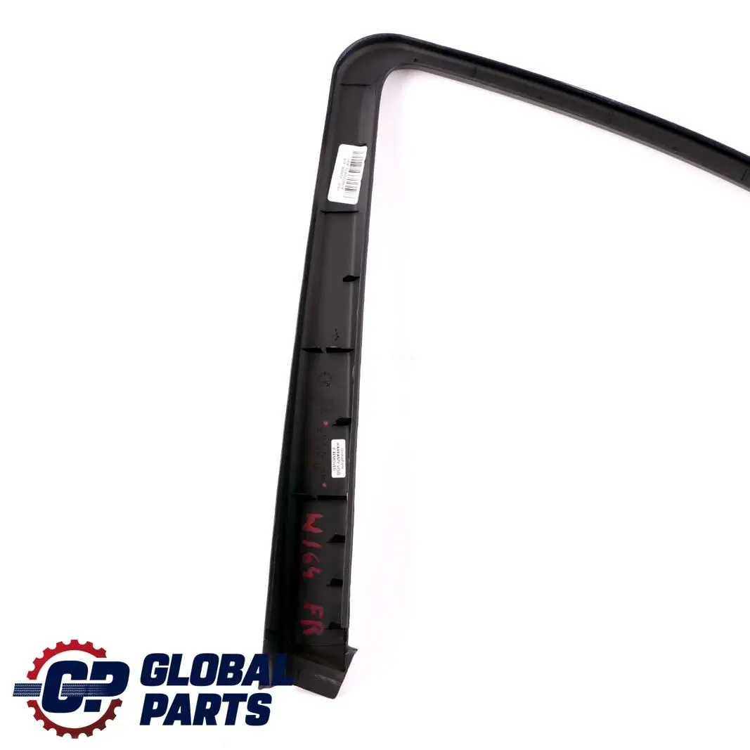 Mercedes-Benz M ML W164 Tapa marco ventana puerta delantera derecha para con número de pieza A1647200670 Mercedes-Benz M ML W164 Tapa marco ventana puerta delantera derecha - SKU A1647200670 - Número de pieza A1647200670