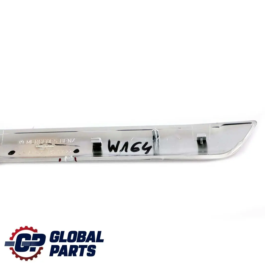 Striscia Decorativa Scheda Porta Posteriore Sinistra Argento per Mercedes W164 con numero di parte A1647300722 Mercedes W164 Striscia Decorativa Scheda Porta Posteriore Sinistra Argento - SKU A1647300722 - Numero di parte A1647300722