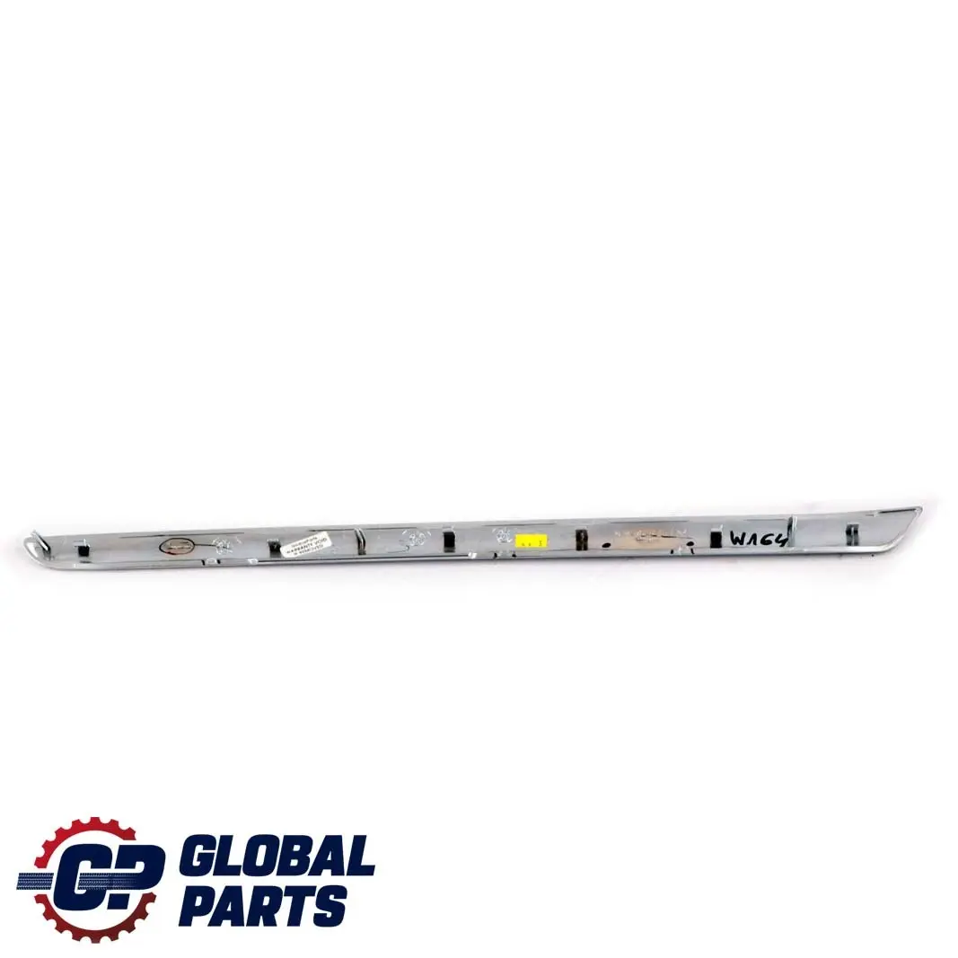 Bande Décorative Carte Porte Arrière Gauche Argentée pour Mercedes W164 à propos du numéro de pièce A1647300722 Mercedes W164 Bande Décorative Carte Porte Arrière Gauche Argentée - SKU A1647300722 - Numéro de pièce A1647300722