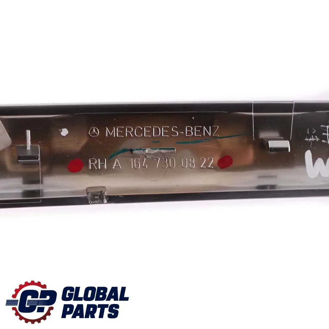 Trasera Derecha Tarjeta Puerta Decoración Strip Trim Plata para Mercedes W164 con número de pieza A1647300822 Mercedes W164 Trasera Derecha Tarjeta Puerta Decoración Strip Trim Plata - SKU A1647200822 - Número de pieza A1647300822