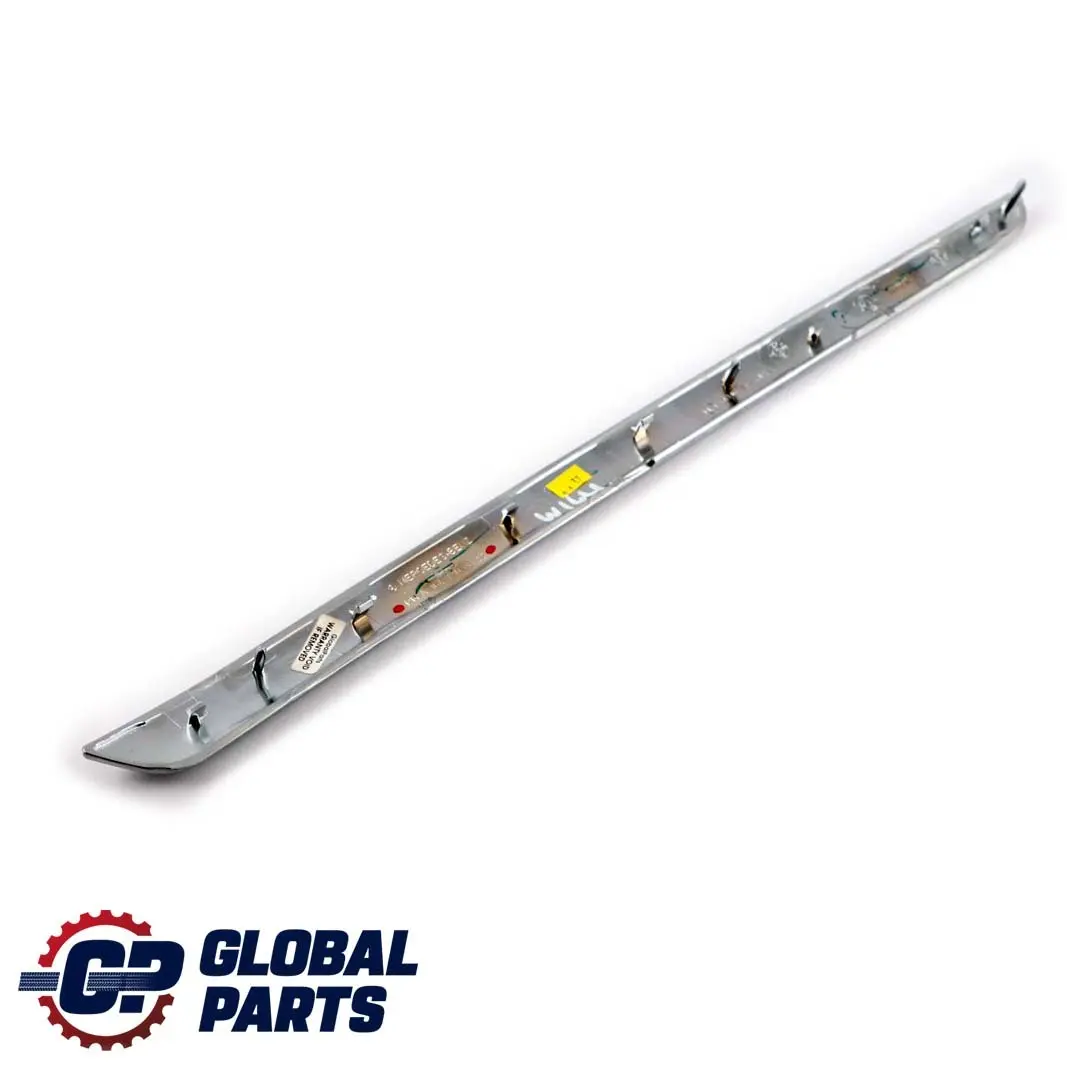 Hintere Rechte Türkarte Dekorstreifen Trim Silber für Mercedes W164 mit Teilenummer A1647300822 Mercedes W164 Hintere Rechte Türkarte Dekorstreifen Trim Silber - SKU A1647200822 - Teilenummer A1647300822