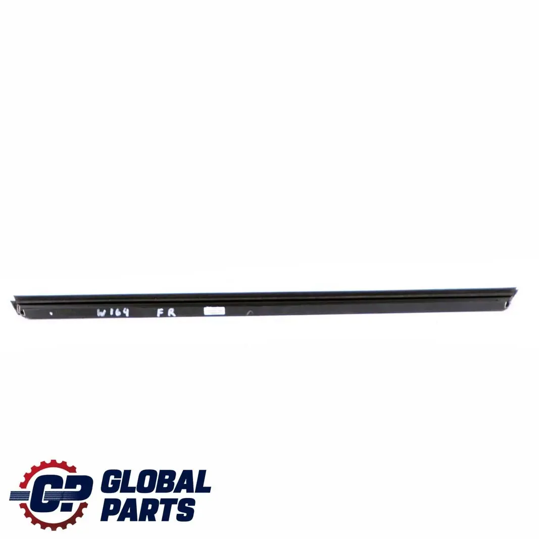 Vorder Tür Fenster Dichtungs Streifen Links Rechts für Mercedes ML W164 mit Teilenummer A1647250965 Mercedes ML W164 Vorder Tür Fenster Dichtungs Streifen Links Rechts - SKU A1647250965 - Teilenummer A1647250965