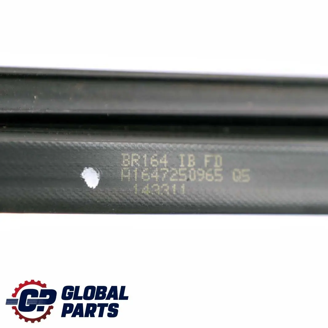 Mercedes W164 Bande d'étanchéité pour rail de vitre avant gauche droite - SKU A1647250965 - Numéro de pièce A1647250965